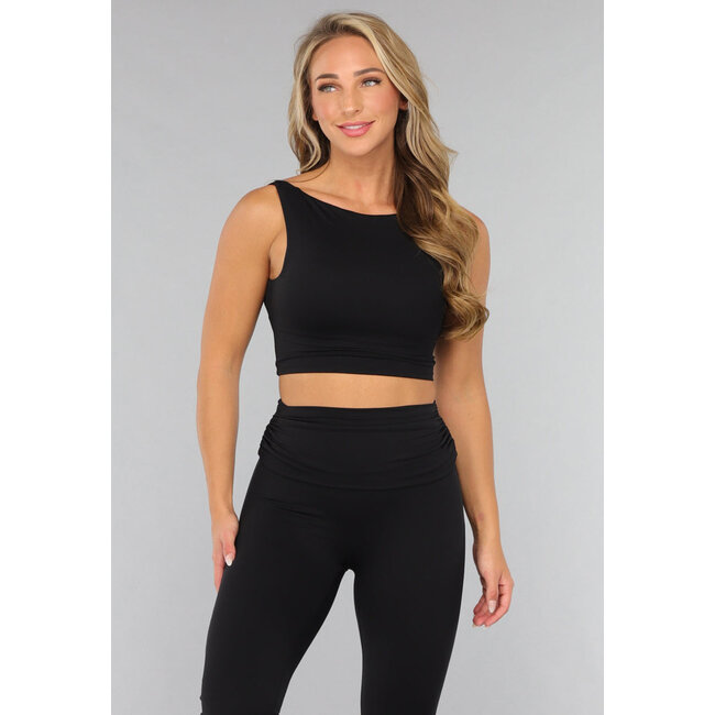 Schwarzes Sportset mit niedrigem Rücken