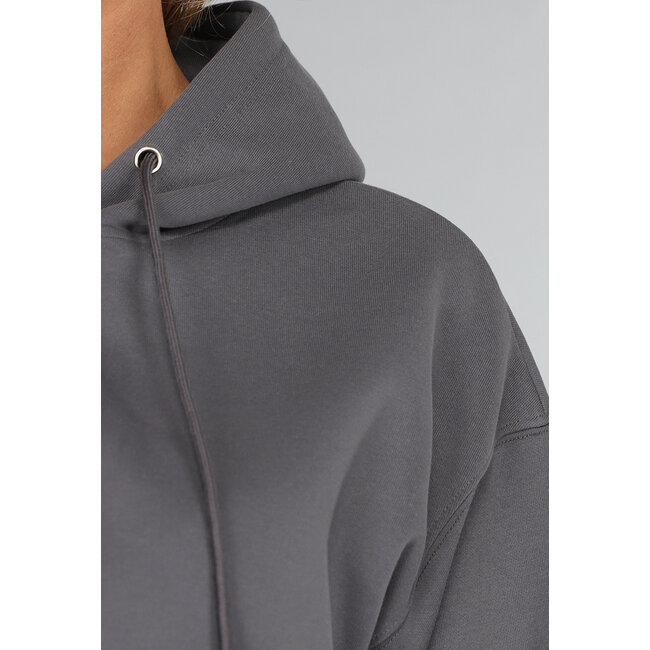 Grauer kurzer Hoodie