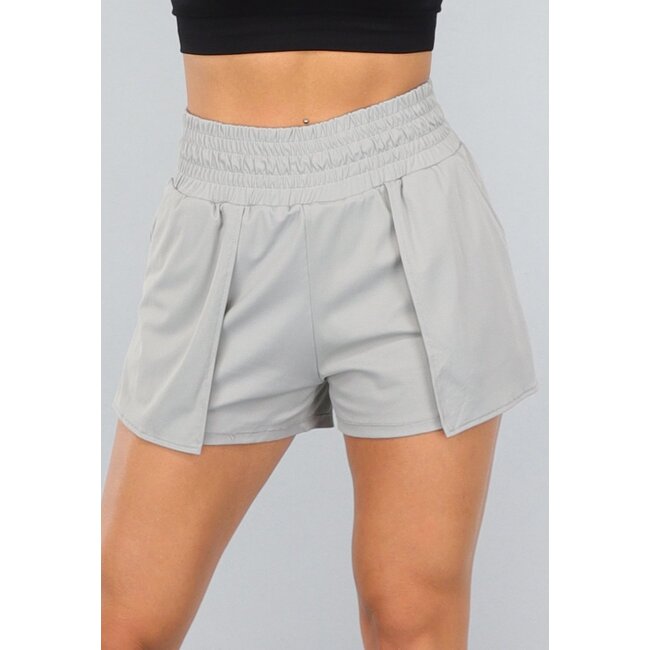Graue kurze Sportshorts