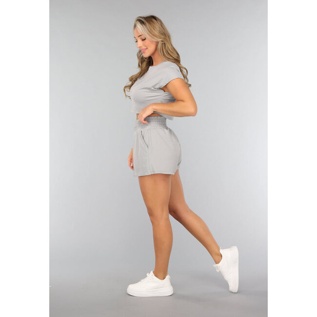 Graue kurze Sportshorts