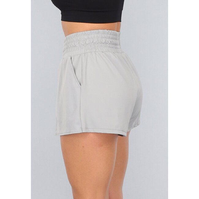 Graue kurze Sportshorts