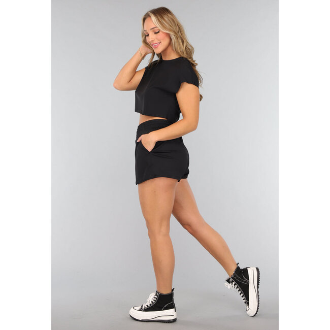 Kurze schwarze Sportshorts