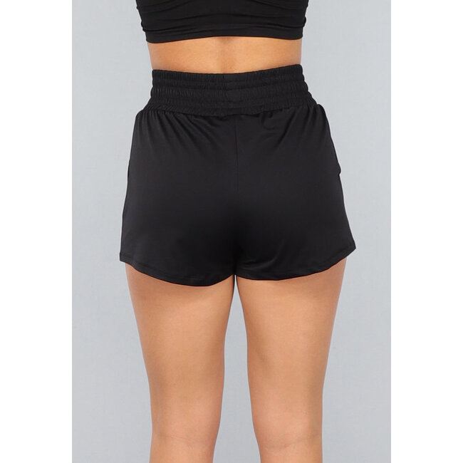 Kurze schwarze Sportshorts