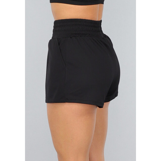 Kurze schwarze Sportshorts