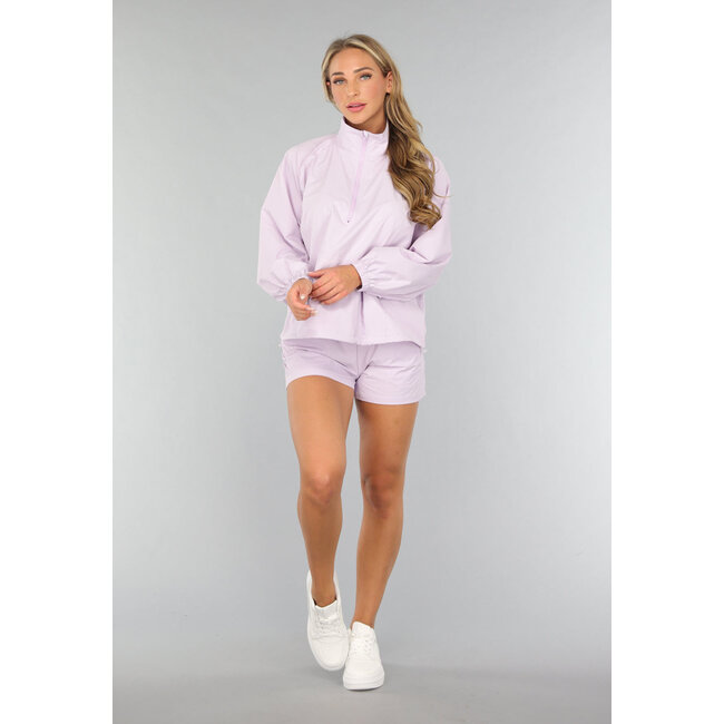 Fliederfarbenes Kurzset mit Windbreaker
