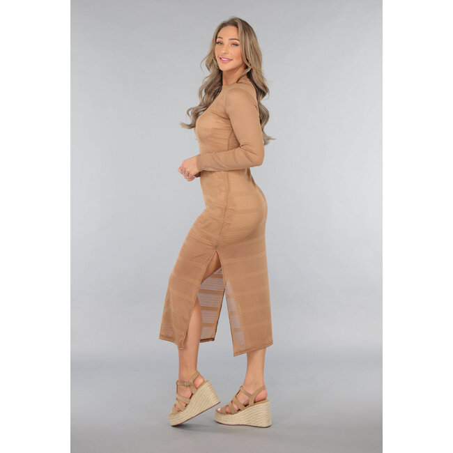 Taupefarbenes Kleid mit Strickoptik und Unterkleid