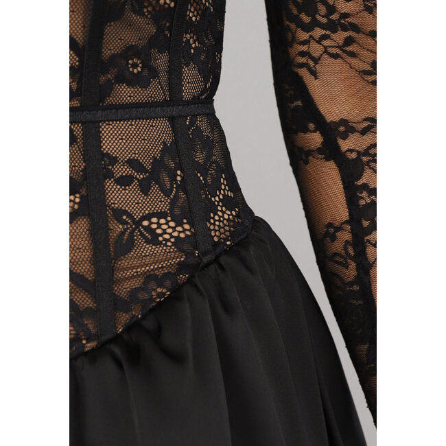Ballonkleid aus Spitze mit passendem Bolero
