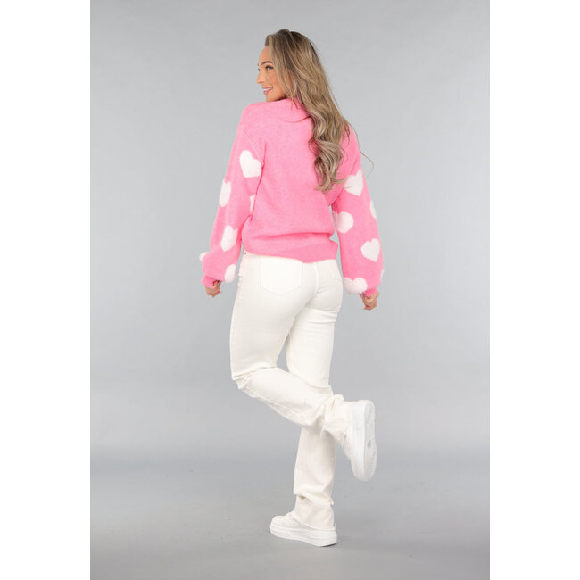 Flauschiger rosa Pullover mit Herzchen