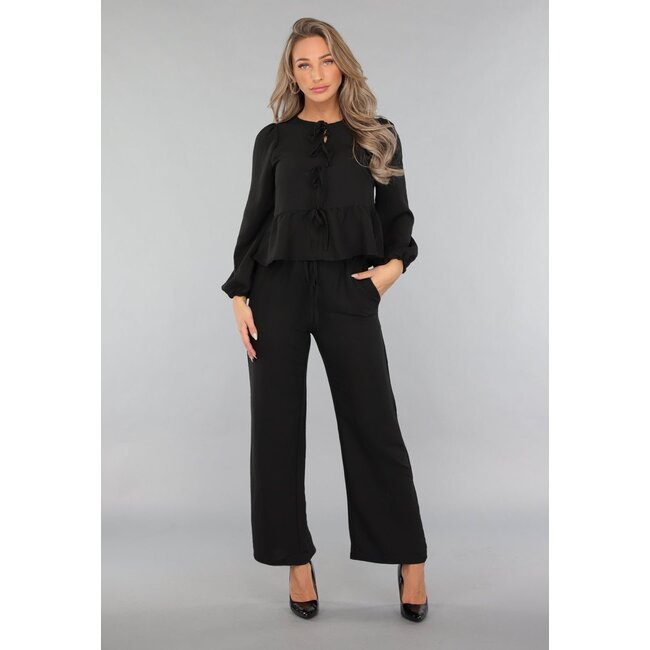 Schwarzer Zweiteiler in Leinenoptik mit Schleifen