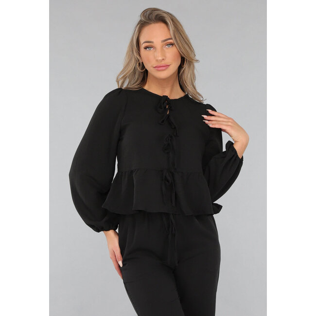 Schwarzer Zweiteiler in Leinenoptik mit Schleifen