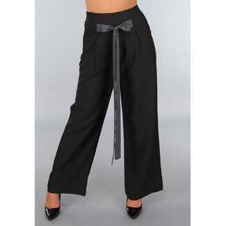 Schwarze Hose mit anthrazitfarbenem Schleifendetail