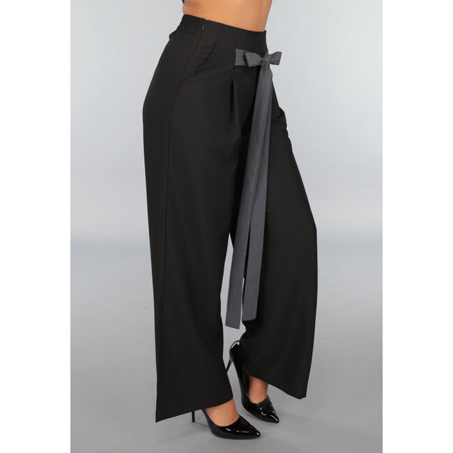 Schwarze Hose mit anthrazitfarbenem Schleifendetail