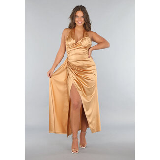 Goldenes plissiertes Satin-Halter-Galakleid mit Schlitz