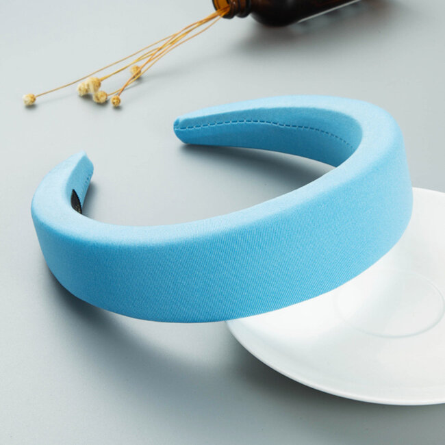 Verdicktes blaues Haarband