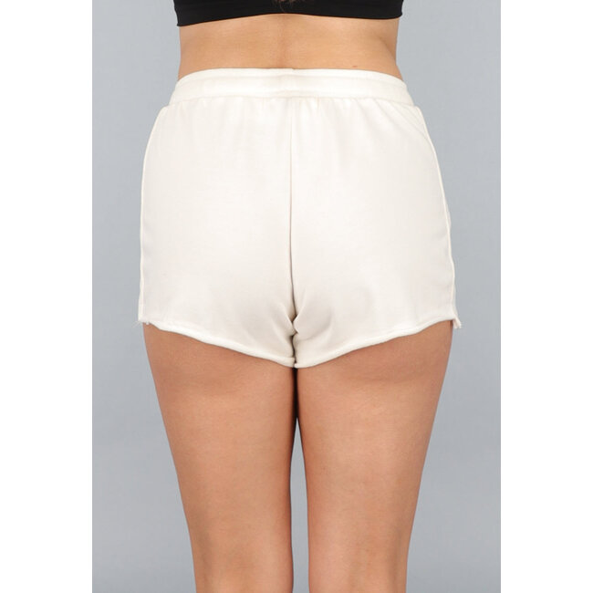 Ecru Jogger Short mit rotem Text