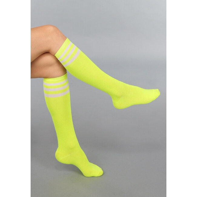 Neongelbe Socken mit weißen Streifen