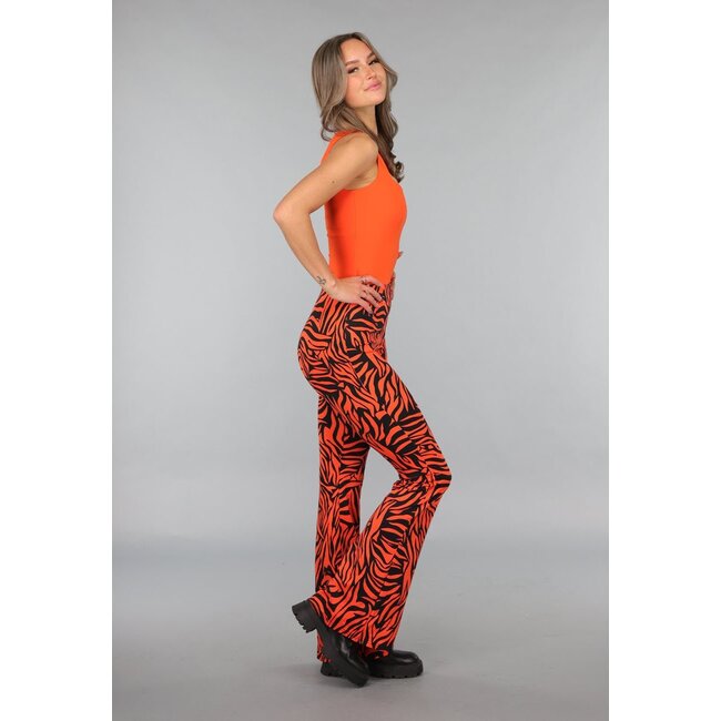 Orangefarbenes Top mit quadratischem Ausschnitt