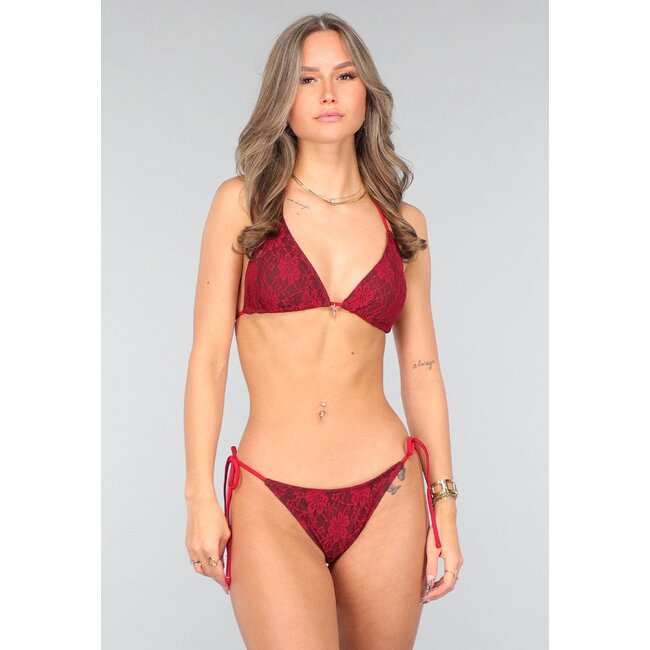 Rotes Bikini-Set mit Spitzendetails