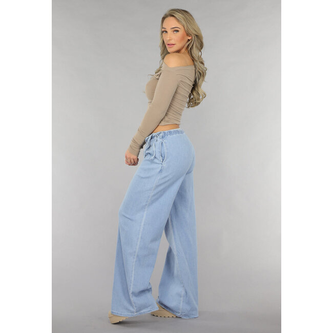 Jeans mit weitem Bein und niedriger Taille und Schleifendetails