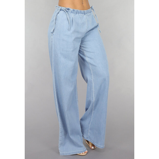 Jeans mit weitem Bein und niedriger Taille und Schleifendetails