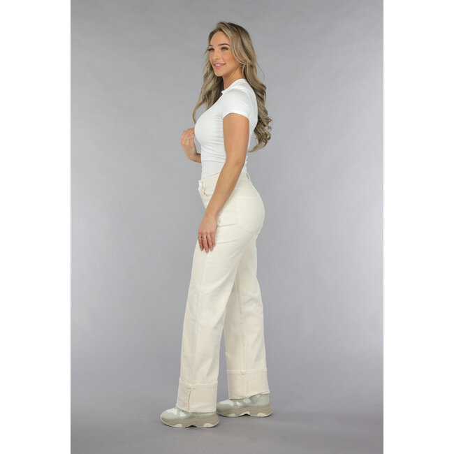 Beige Jeans mit geradem Bein und verkürzten Beinen