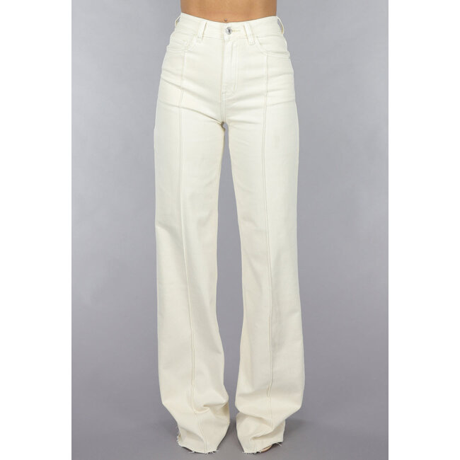 Lange beigefarbene Jeans mit Paspel und Rüschen