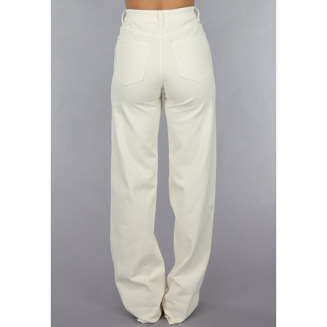 Lange beigefarbene Jeans mit Paspel und Rüschen