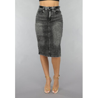 Anthrazitfarbener Denim-Midirock mit Gürtel
