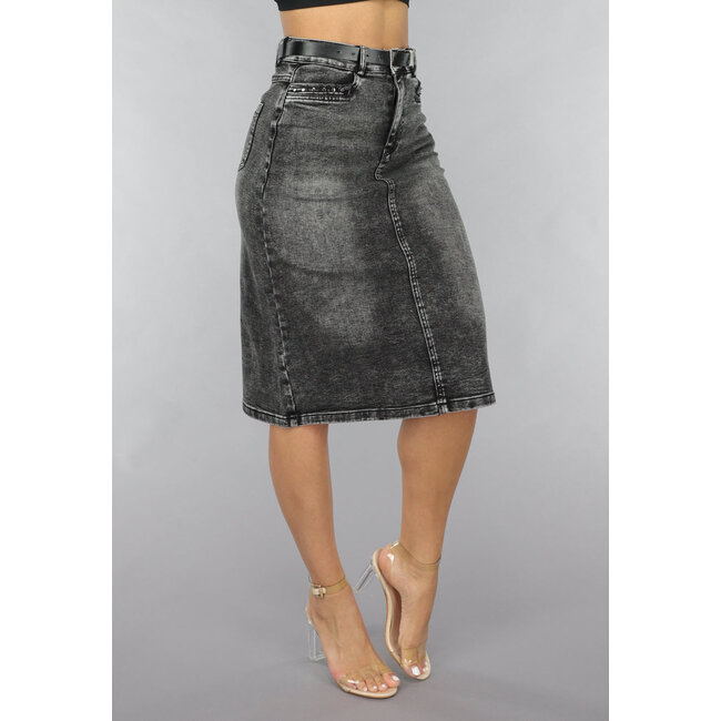 Anthrazitfarbener Denim-Midirock mit Gürtel