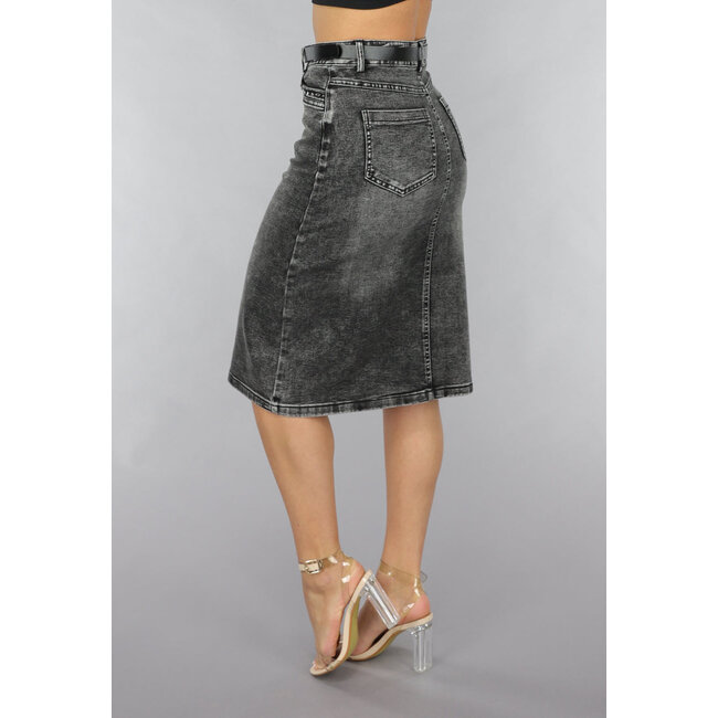 Anthrazitfarbener Denim-Midirock mit Gürtel