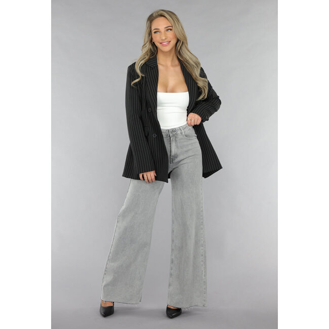 Graue Jeans mit weitem Bein und hoher Taille