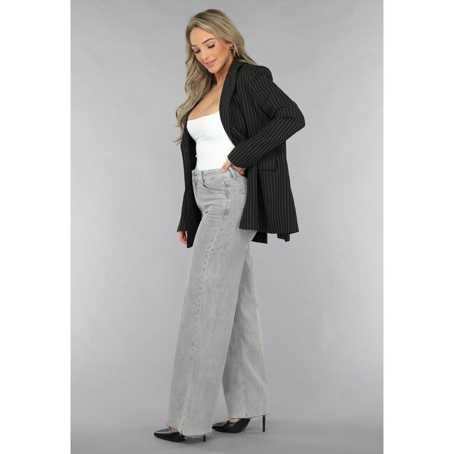 Graue Jeans mit weitem Bein und hoher Taille