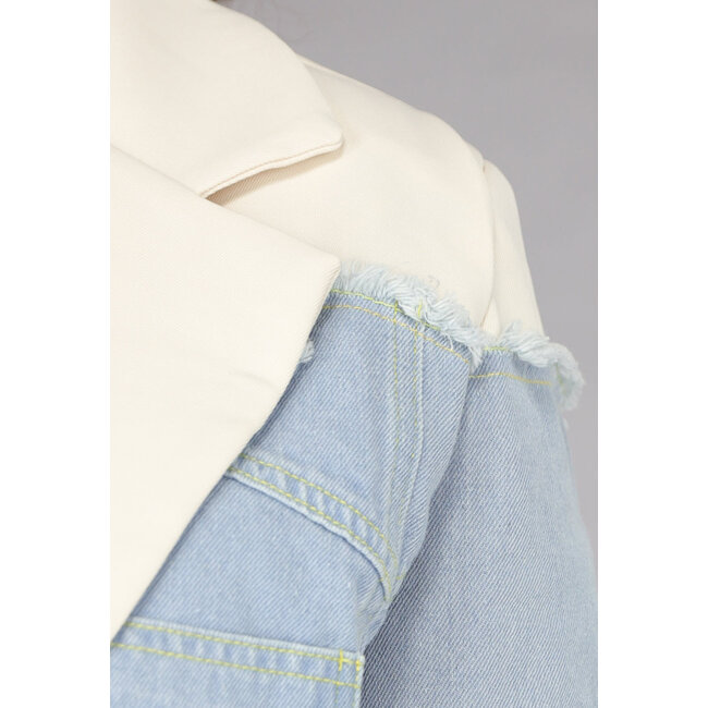Beigefarbener Blazer mit Denim-Details