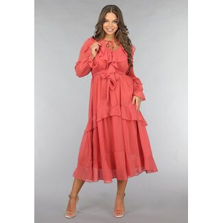 Lachsfarbenes Chiffon-Maxikleid mit Rüschen