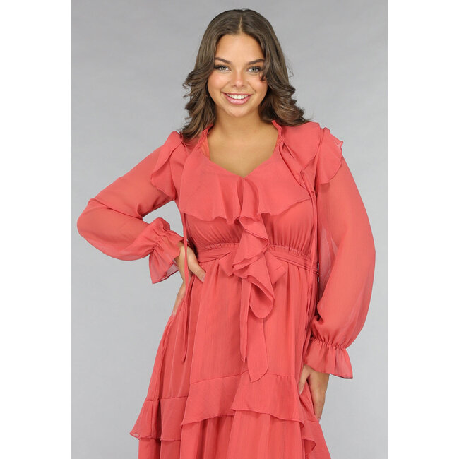 Lachsfarbenes Chiffon-Maxikleid mit Rüschen