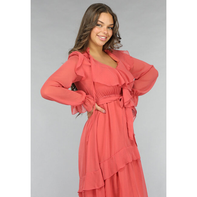 Lachsfarbenes Chiffon-Maxikleid mit Rüschen