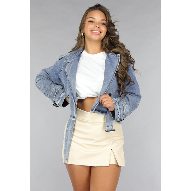 Blaue Jeansjacke im Cropped Modell