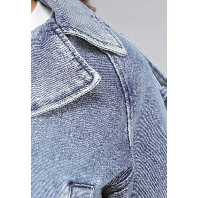 Blaue Jeansjacke im Cropped Modell