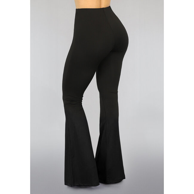 Lange schwarze elastische Flair-Hose mit weitem Bein