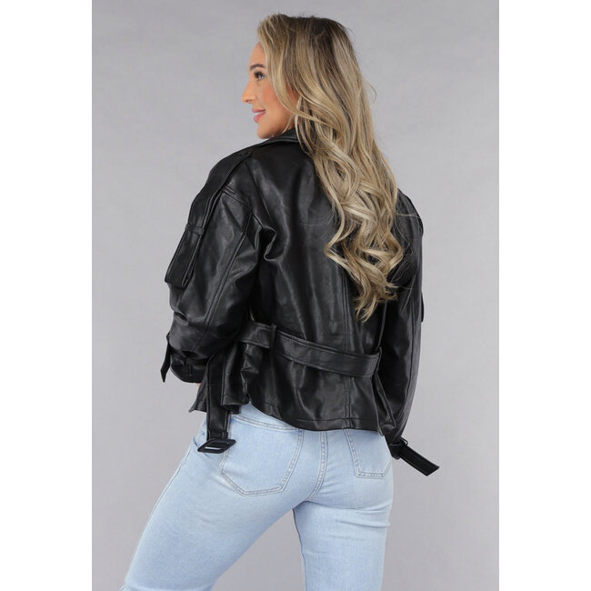 Schwarze Bikerjacke mit Gürtel Details