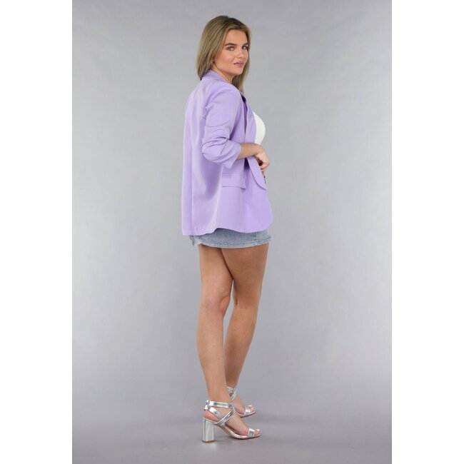 Fliederfarbener taillierter Blazer mit plissierten Ärmeln