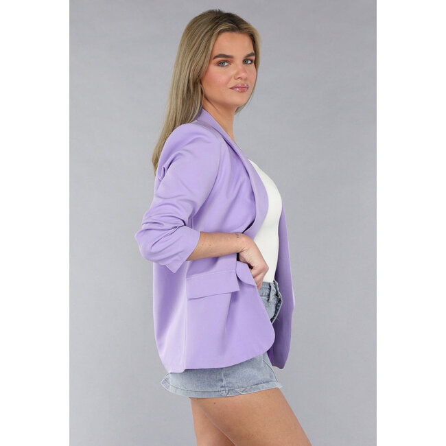 Fliederfarbener taillierter Blazer mit plissierten Ärmeln