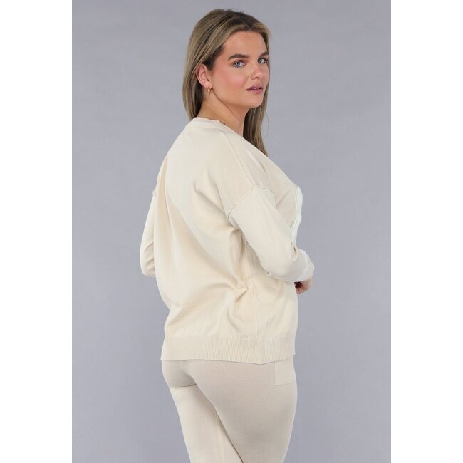 Beigefarbenes, weiches, passendes Stretch-Set mit Teddy-Stickerei