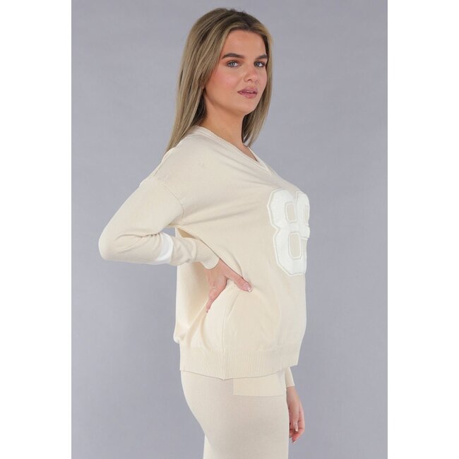 Beigefarbenes, weiches, passendes Stretch-Set mit Teddy-Stickerei