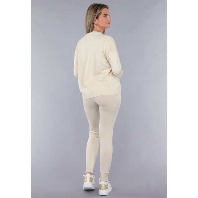 Beigefarbenes, weiches, passendes Stretch-Set mit Teddy-Stickerei