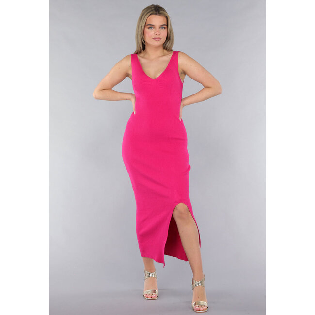Fuchsiafarbenes Kleid im Midi-Modell mit Schlitz und V-Ausschnitt