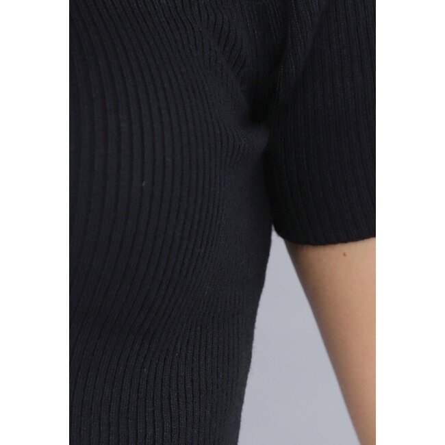 Schwarzes Stretchkleid aus geripptem Stoff mit einem Ärmel