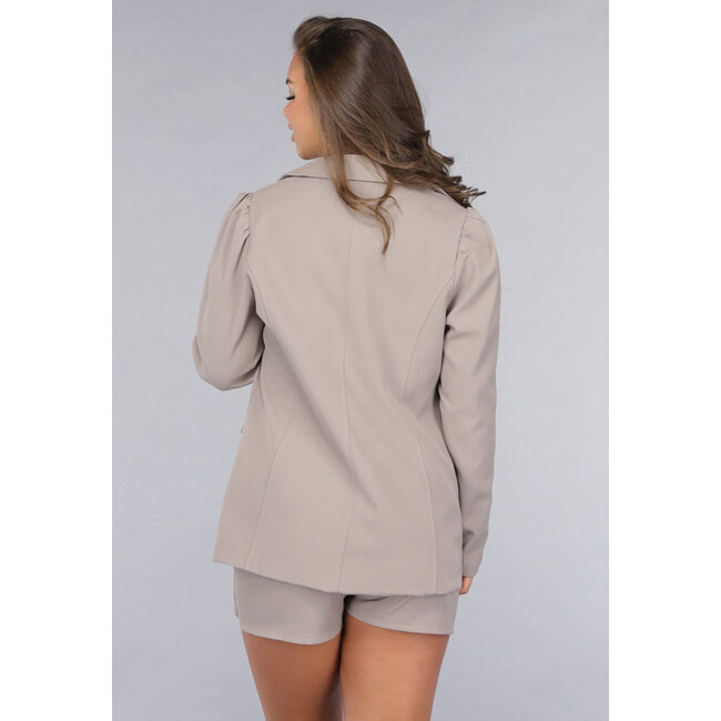 Taupe Co Ord Set mit goldenen Marineknöpfen