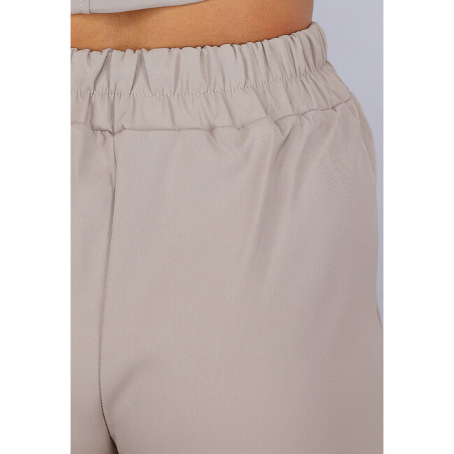 Taupe Co Ord Set mit goldenen Marineknöpfen