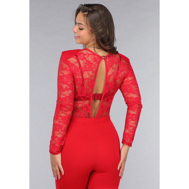 Roter Stretch-Overall mit Spitze und geraden Beinen